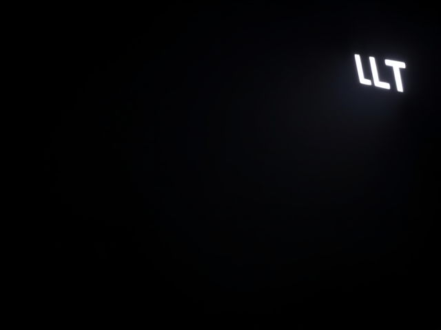 fond tout noir avec ecrit en haut a droite LLT